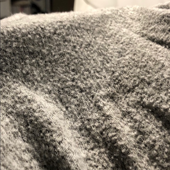 Light Gray Soft Long Sleeved Graphic Top F21 Small - Picture 6 of 6